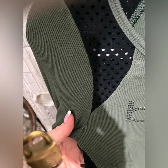 Bebe Vintage(?) beautifully cut top - Picture 3 of 8